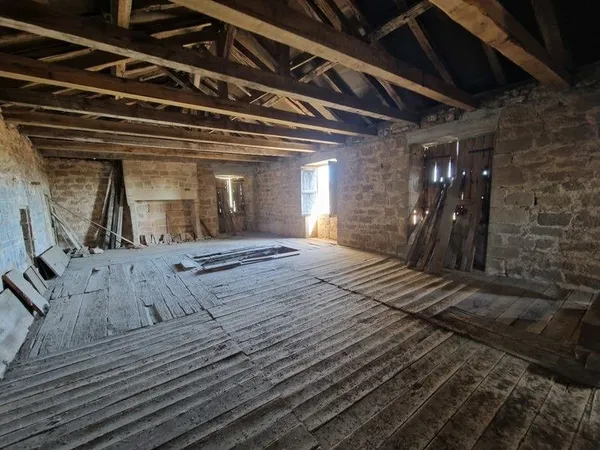 Maison en pierre de 7 pièces principales