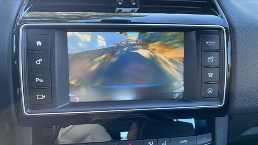 Jaguar F-Pace 2.0 D 180 AWD BVA8 - Portfolio – 2017 – 101417 km – Diesel – Boîte Automatique — photo 16