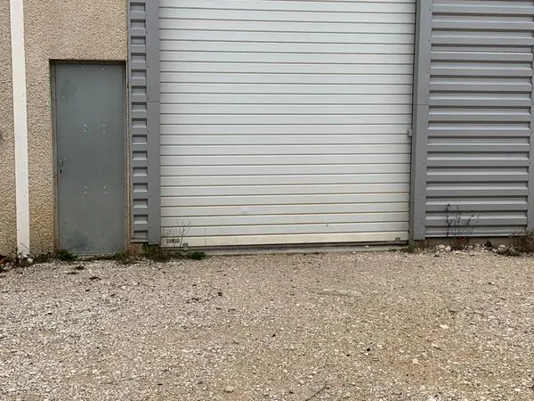 Local d’activité et entrepôt Location Chazey-Bons 120m² 830€