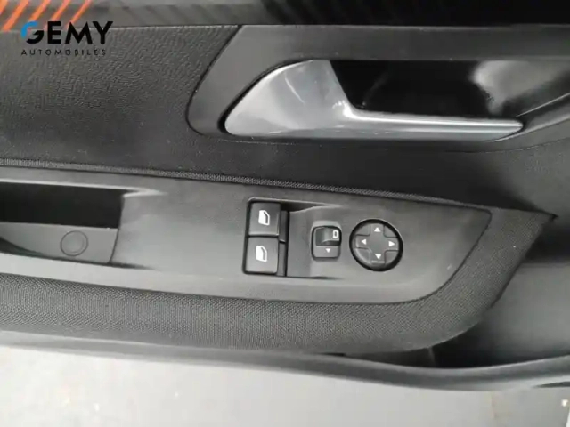 Peugeot 208 electrique 50 kwh 136 — photo 12