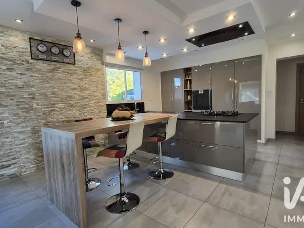 Maison 8 pièces 250 m²