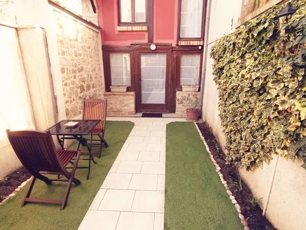 Maison 30m2 + jardin 20m2 entre Insead et château