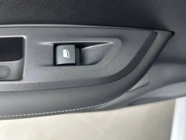 Peugeot 2008 hybrid 145 e-dcs6 — photo 18