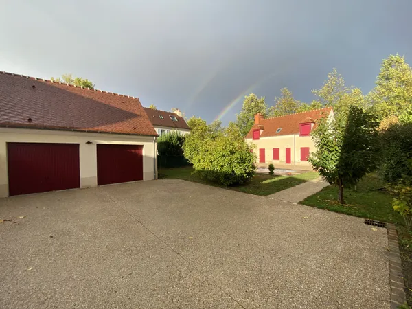 MAGNY-LE-HONGRE SUPERBE MAISON INDIVIDUELLE AVEC PISCINE E