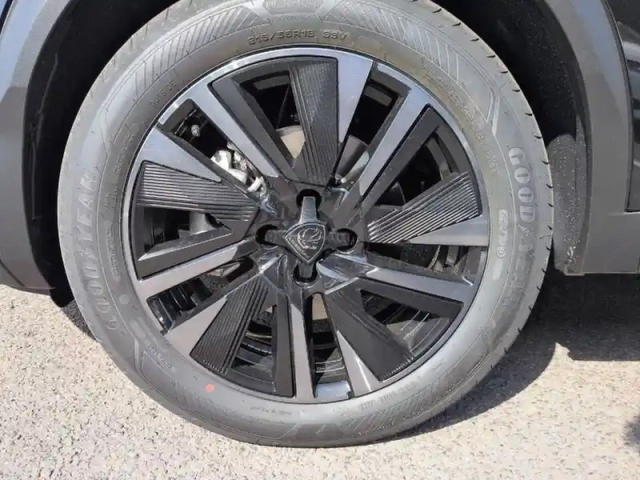 Peugeot 2008 hybrid 145 e-dcs6 — photo 13