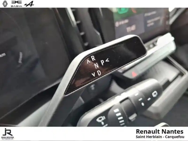 Renault Megane e-tech electric ev40 130ch equilibre standard charge — photo 11