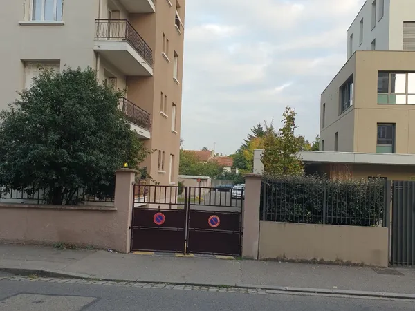 Vends parking 12m²