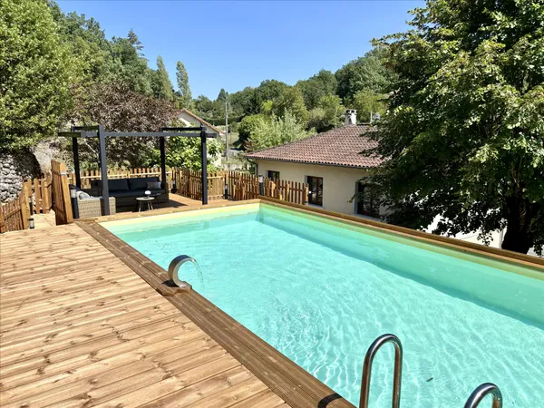 VILLA ENTIEREMENT RÉNOVÉE, SUR UN LIEU UNIQUE À BRANTÔME