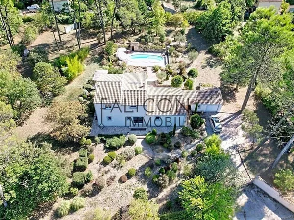Villa 6 pièces 180 m²