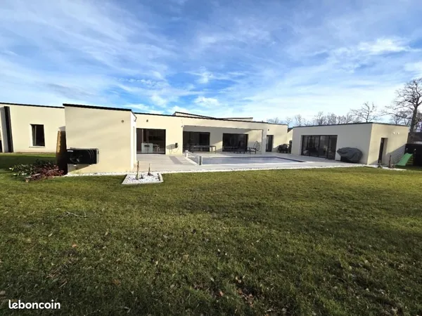 Maison 6 pièces 228 m²