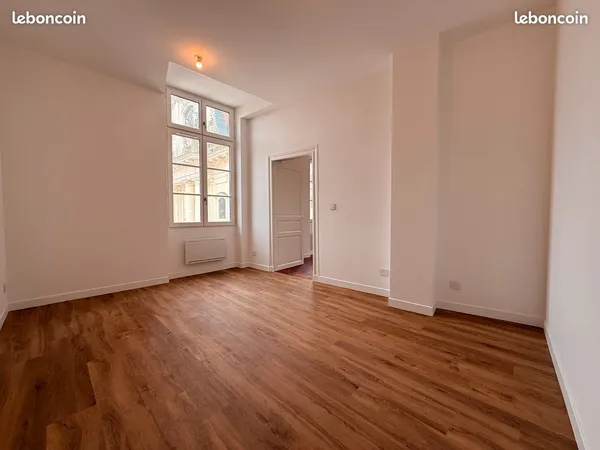 T2 Non meublé - 60m2 - Hyper Centre/ Vue exceptionnelle Cathédrale
