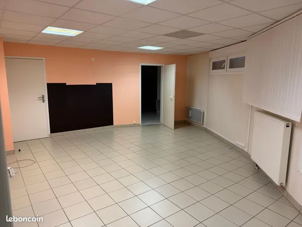 Local professionnel 65m² — Saulnes (à côté de la pharmacie)