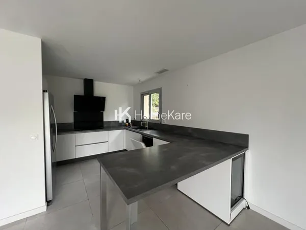 MAISON T5 AVEC GARAGE ET JARDIN