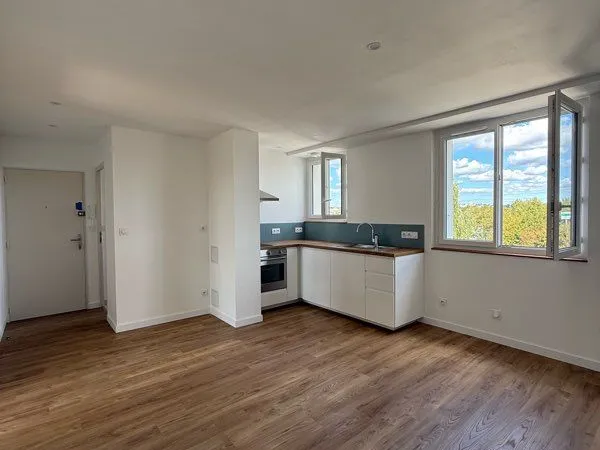 T2 42,55 m² lumineux et traversant - Climatisation réversible - Dernier étage - Parking - Velpeau