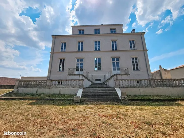 Maison 8 pièces 325 m²
