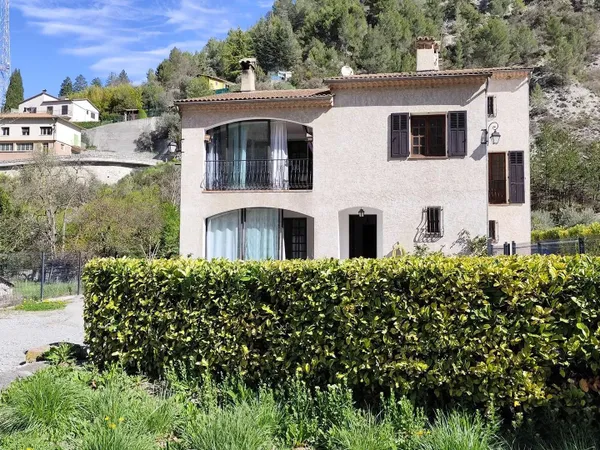 Maison 157 m² - Ascenseur - Garage - Terrain 930 m²