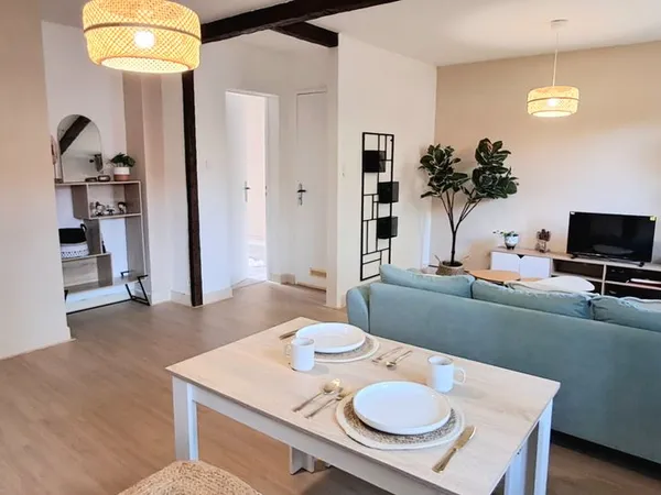 T3 meublé rénové 67 m² - 2 grandes chambres - proche UTBM