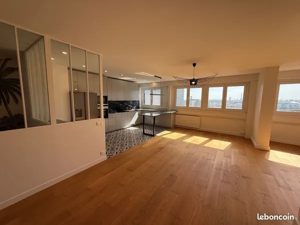 Superbe appartement rénové de 160 m² - 4 chambres - Dressing indépendant - Parking - Courbevoie - Vu