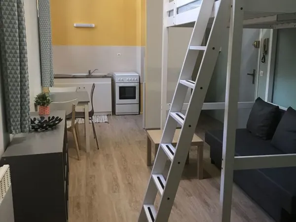 GRAND STUDIO MEUBLE 32M2, Centre Ville d'Avignon