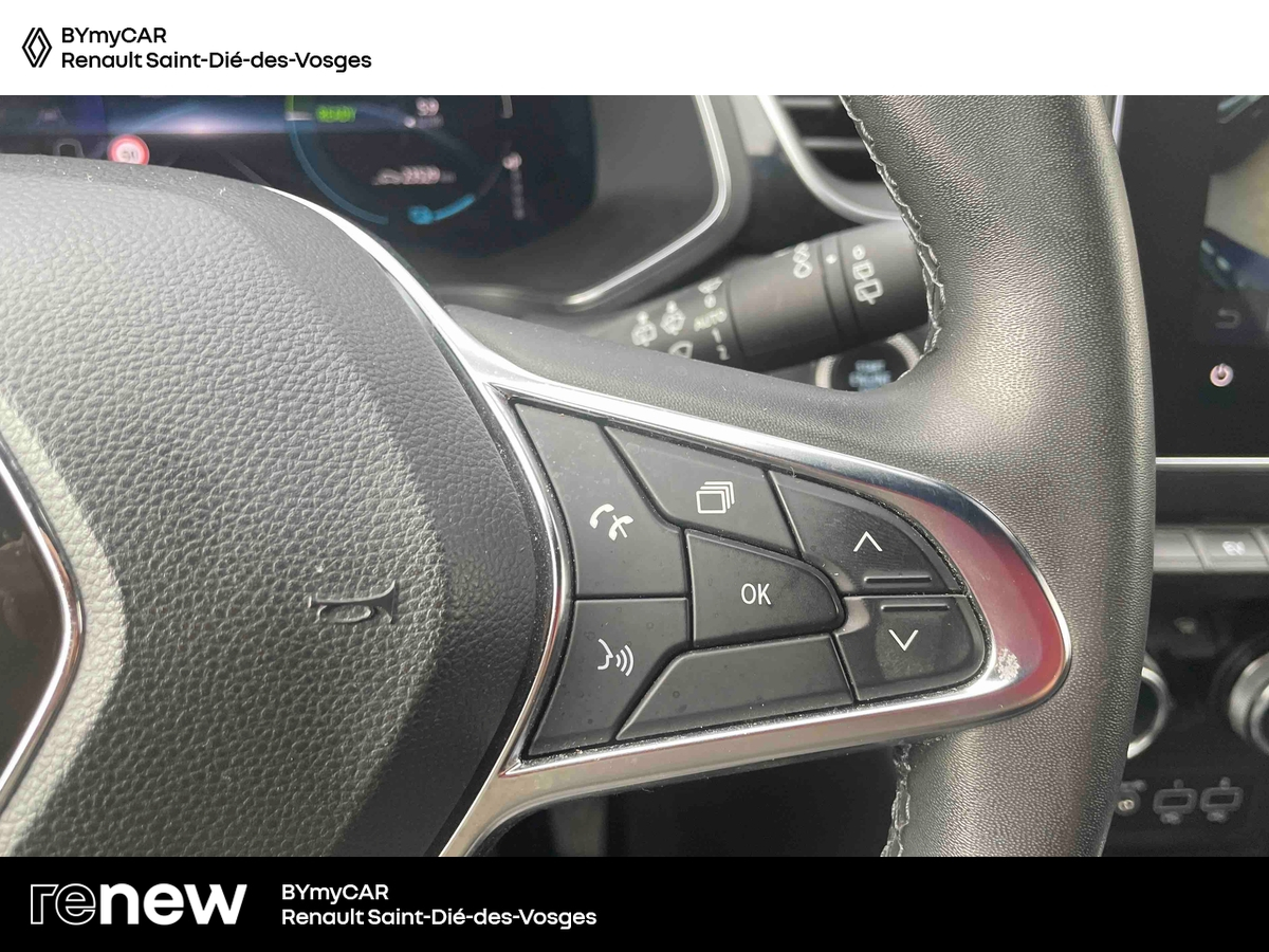 Renault Captur E-Tech 145 — photo 18