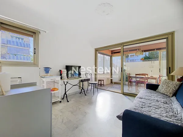 GOLFE JUAN - STUDIO 24 m2- Mer 3 min - VERANDA 8m2- JARDIN 10m2