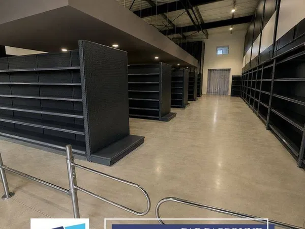 Local commercial 554 m²