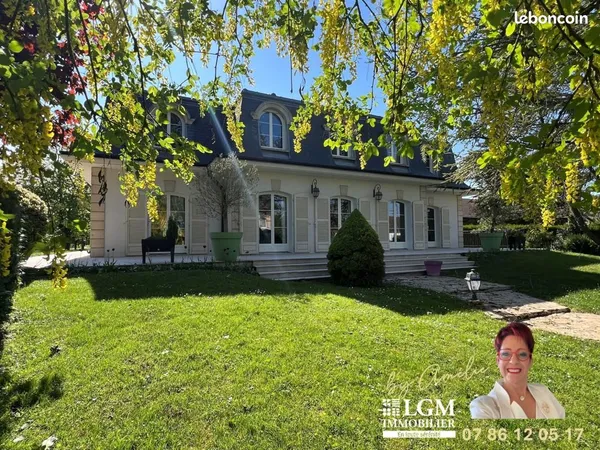 Maison 9 pièces 342 m²