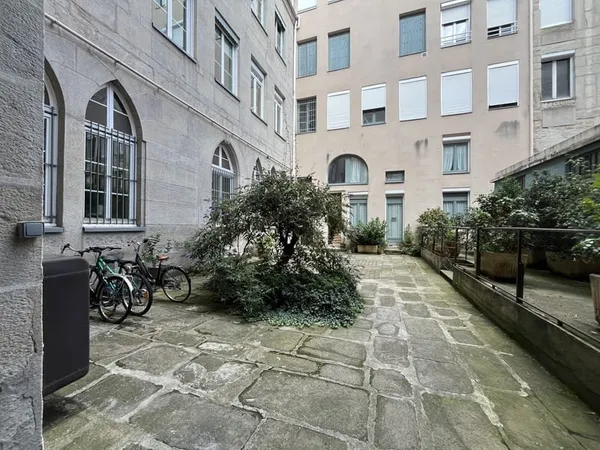 LOCAL COMMERCIAL 230 M2 CENTRE VILLE