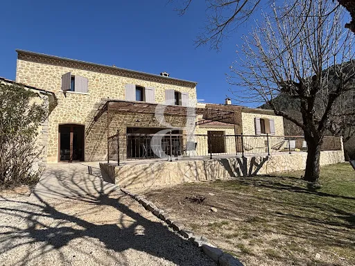 Mas provençal 9 pièces 337 m²