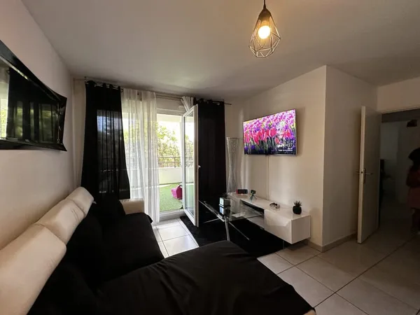 MARSEILLE 9€ T3 LUMINEUX AVEC TERRASSE, ASCENSEUR ET PARKI