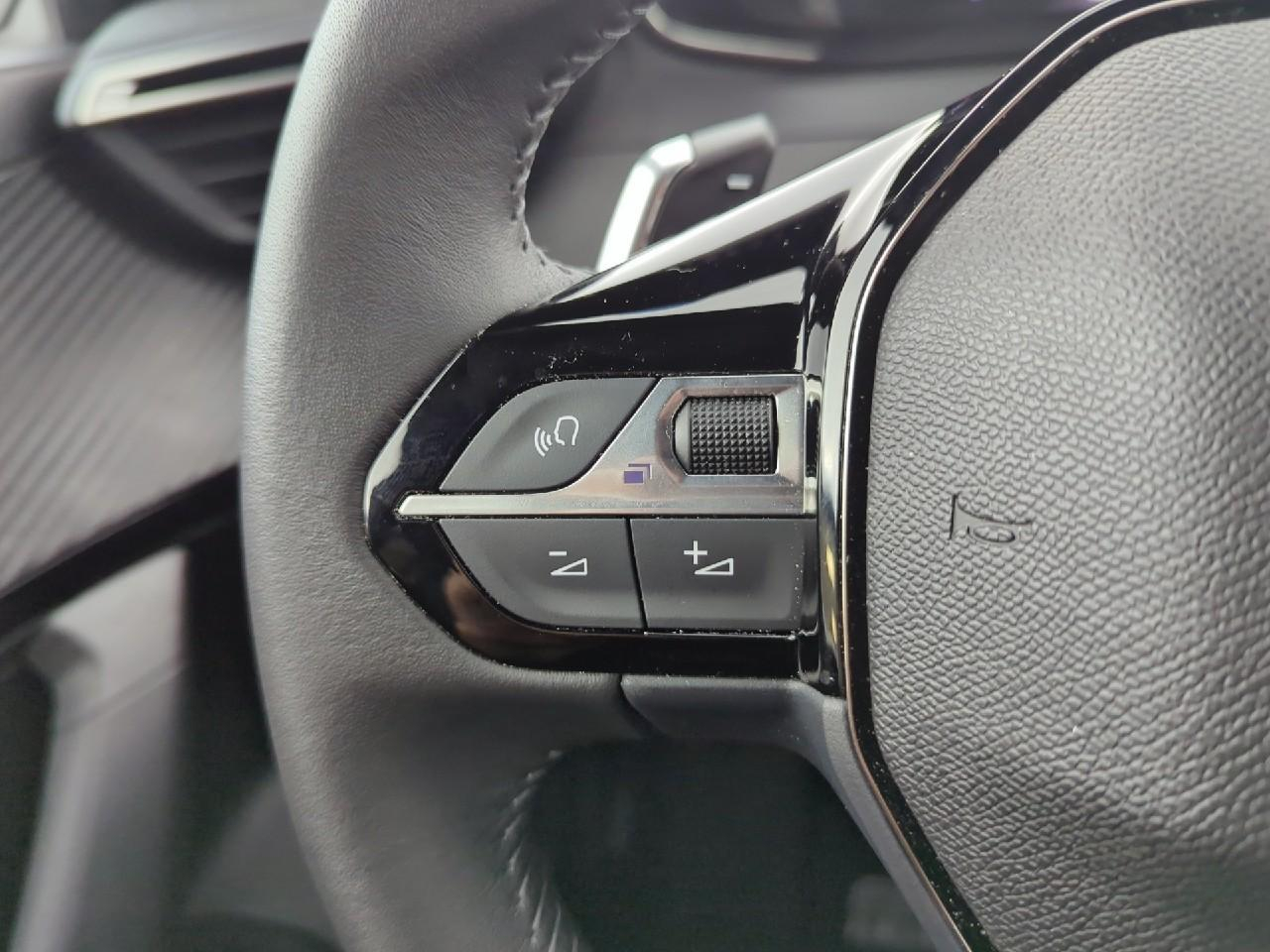 Peugeot 2008 hybrid 145 e-dcs6 allure — photo 19