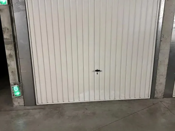 Garage/box fermé 13m² proche Lyon 7ème