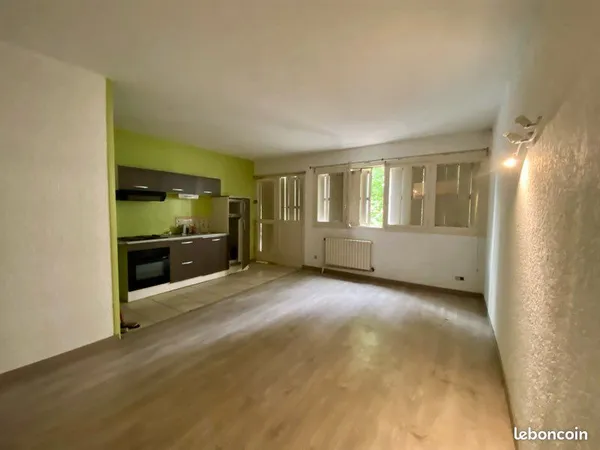 Studio 39 m² avec coin nuit, balcon et parking privé