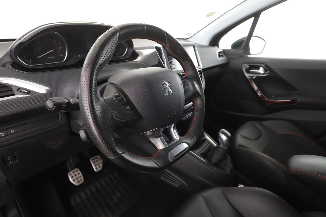 Peugeot 208 1.6 Blue-HDi GT Line — photo 10