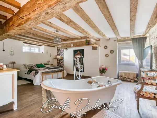 Propriété d'exception avec piscine intérieure ***Pré visite 3D disponible sur demande***