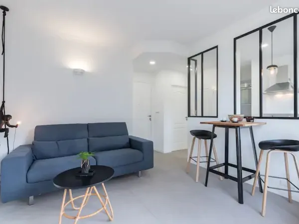 NICE CIMIEZ - Avant Dernier Étage Coup de Coeur : 27m² Rénovés + Grande Terrasse + Cave