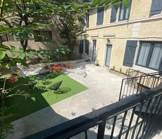 SANS FRAIS D'AGENCE - Chambre colocation 550 CC - Maison avec jardin 100m² - Métro Cusset 3 min