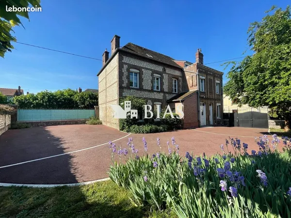 Maison 7 pièces 236 m²