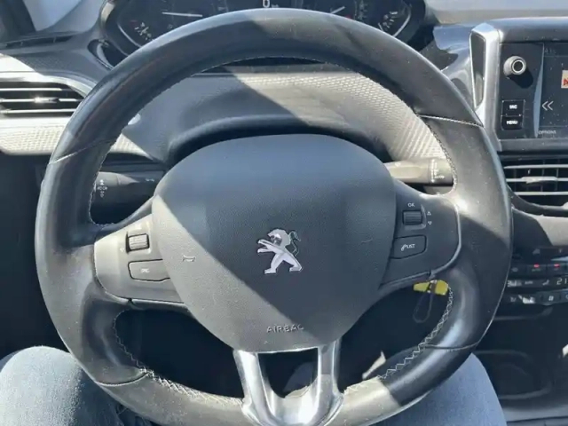 Peugeot 208 puretech 110ch s&amp;s bvm6 — photo 9