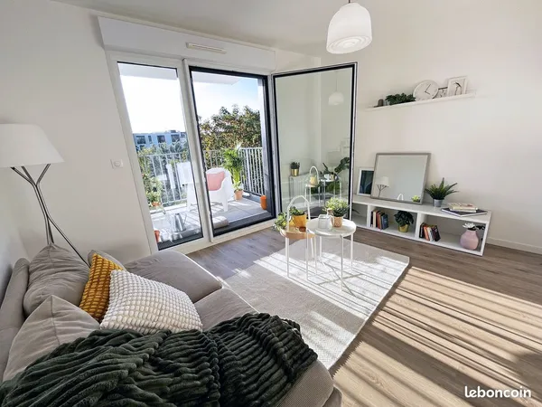 T2 46m² récent (2025) avec balcon de 7m², vue dégagée et cave - Métro Hoche/Pré-St-Gervais
