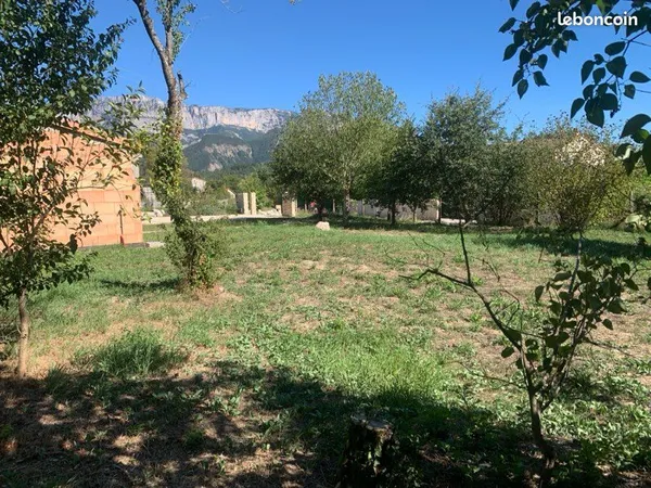 Terrain sur Die de 735m2