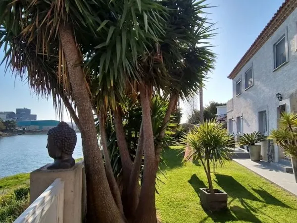 Propriété d'exception avec vue canal de 272 m² habitables sur terrain de 869 m²