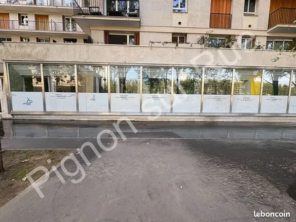 Local commercial 600 m² PARIS