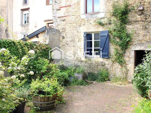 Maison village avec grange terrain et verger