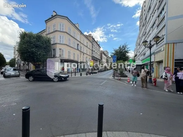 Commerce habillement/textile 63 m²