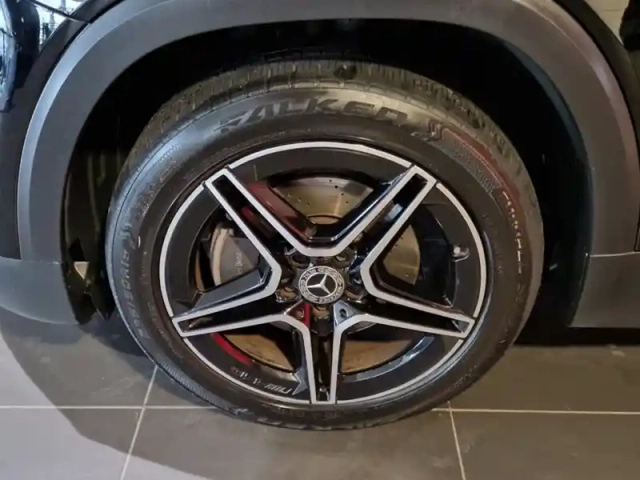 Mercedes Glb 200 d amg line — photo 32