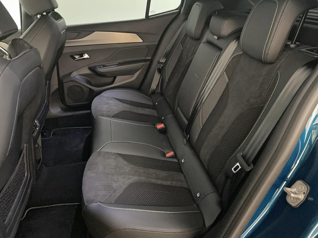 Peugeot 408 hybrid 145 e-dcs6 gt — photo 10