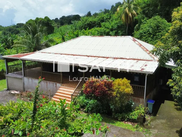Maison T4 grand jardin plat de 8 311m2 avec sa grande terrasse couverte.