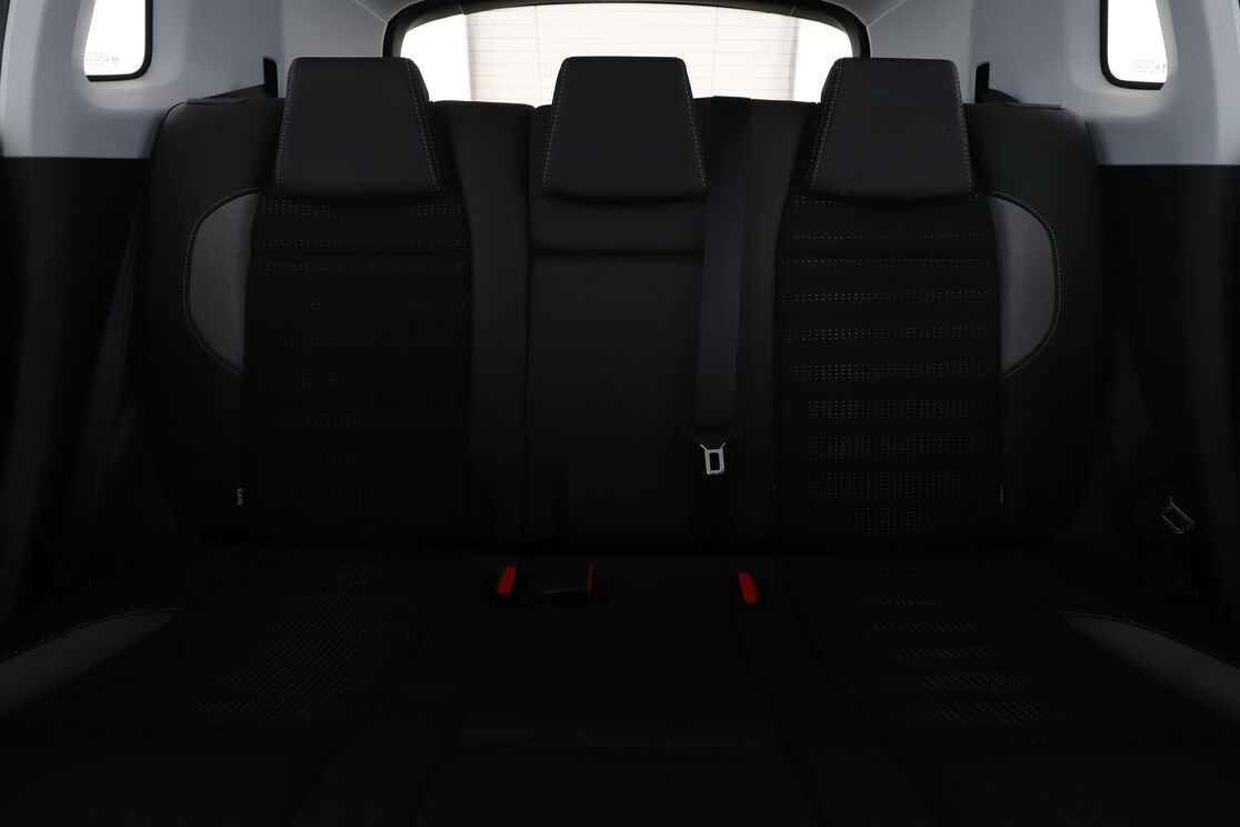 Peugeot 2008 1.5 Blue-HDi Allure — photo 14