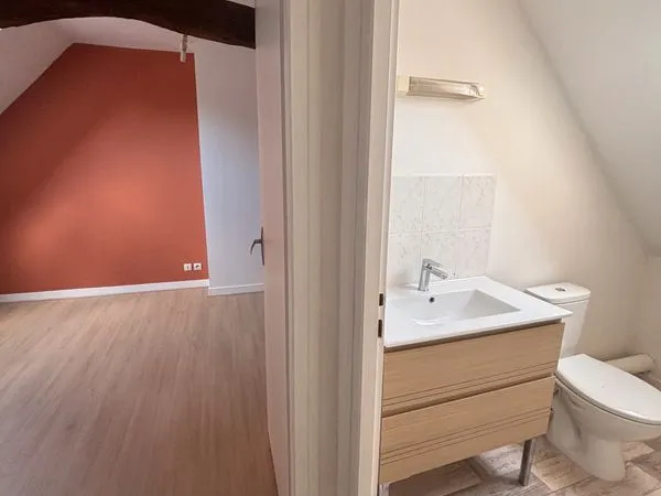 Maison rénové : cuisine neuve équipée , jardin